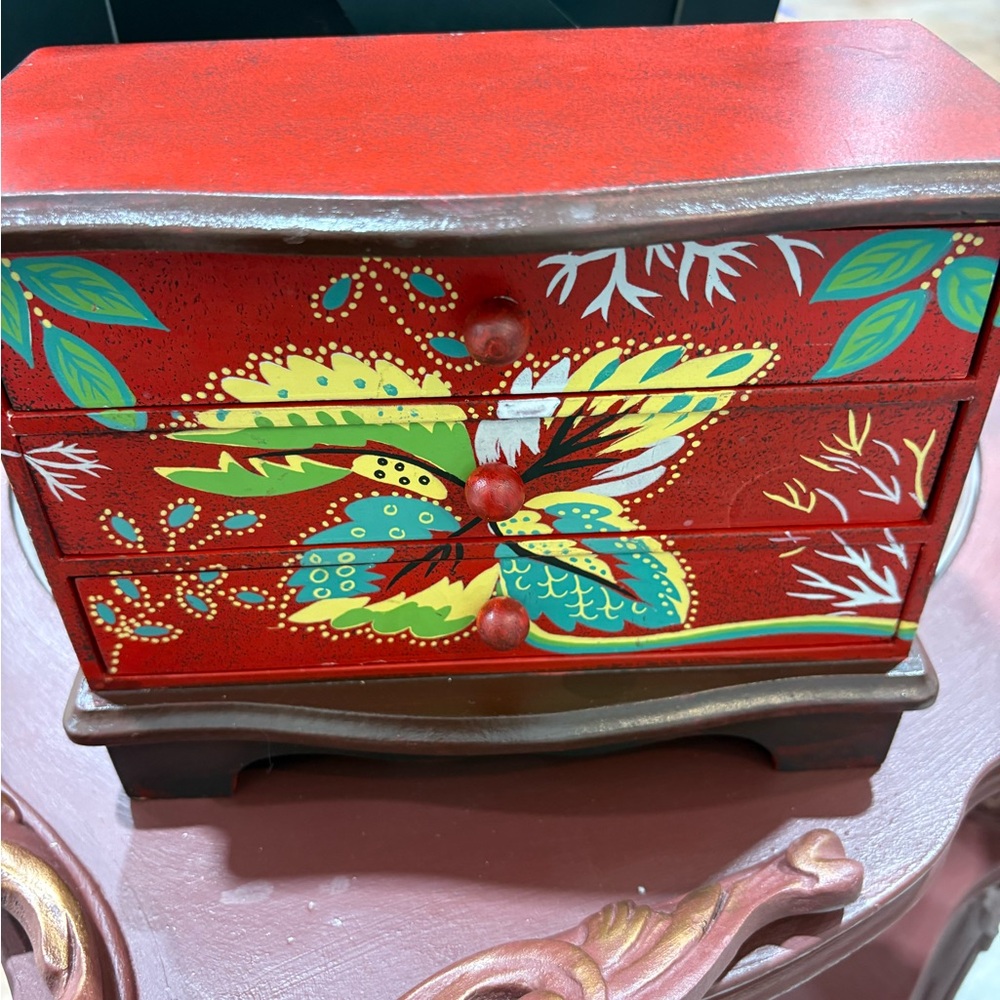 Trinket or jewelry box